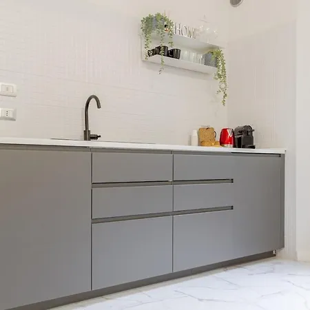 Station 100 Mt アパート *